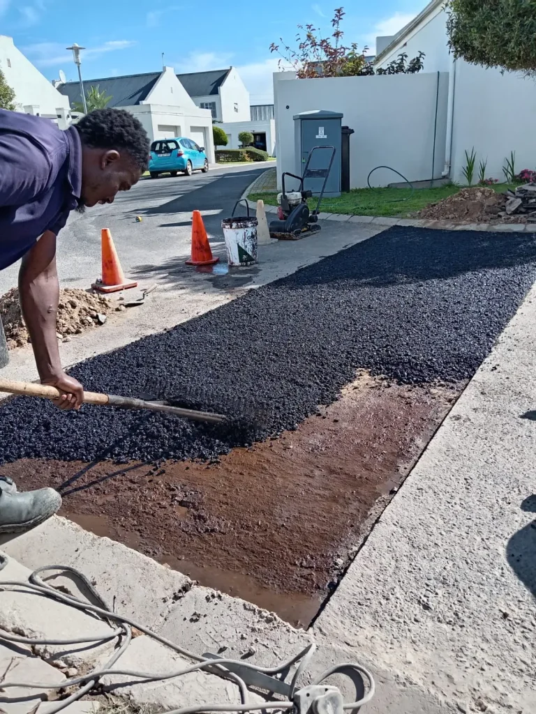 BH Construction: Tar surfacing